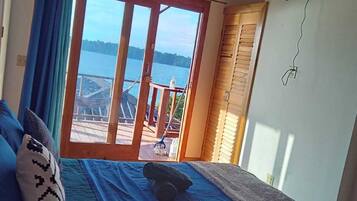 2 bedrooms, in-room safe, WiFi, bed sheets