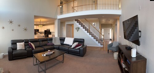 Relax with the whole family. Spacious home. Close to shopping and hiking trails