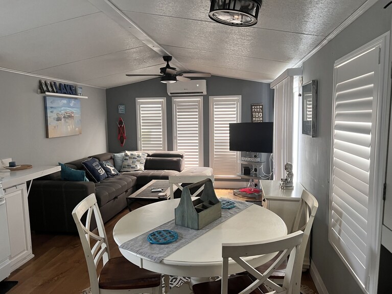 Beach View Corner Lot With Ample Space For Family Games Or Nightly Bonfires! - Lake Erie, PA