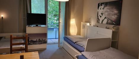 3 bedrooms, desk, iron/ironing board, free WiFi