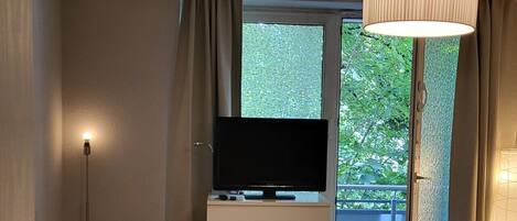 3 habitaciones, escritorio, tabla de planchar con plancha y wifi gratis