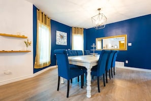 Dining - Luxury Mansion-Walk To Clifton*Hot Tub*Game Centre (Niagara Falls)