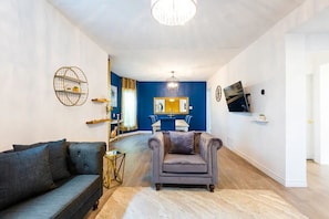 Smart TV, ping pong - Luxury Mansion-Walk To Clifton*Hot Tub*Game Centre (Niagara Falls)