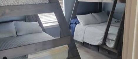 3 bedrooms, travel crib, WiFi, bed sheets