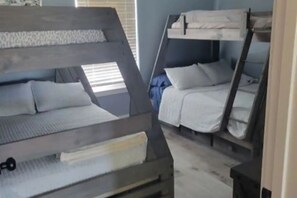 3 bedrooms, travel crib, WiFi, bed sheets