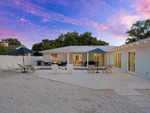 Outdoor dining - 5BR, Sleeps 18, FREE Htd Pool, Close to IMG, Beach (Bradenton)