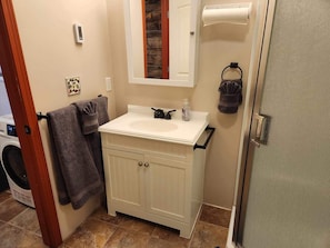 Handtücher, Seife, Toilettenpapier