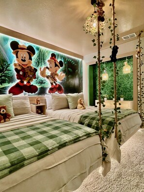 4 bedrooms, iron/ironing board, travel cot, free WiFi - 2588-Stunning Themed-House at Storey Lake (Kissimmee)