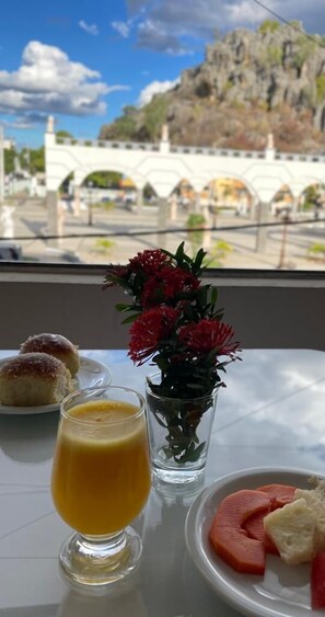 Free daily cooked-to-order breakfast