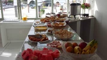 Free daily cooked-to-order breakfast