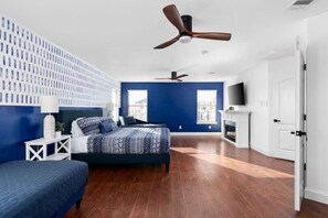 6 bedrooms, desk, iron/ironing board, travel cot