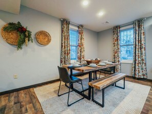 Dining - Pet Friendly! Firepit & Gameroom- Walk To Restaurants, 15 Mins To Hershey Park! (Annville)