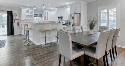 Family Friendly Oasis-3 BR, + Short Walk to Beach!