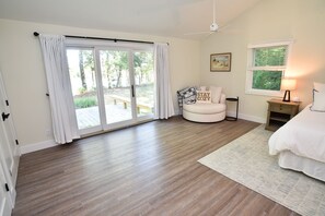4 Schlafzimmer, Schreibtisch, Bügeleisen/Bügelbrett, Reisekinderbett