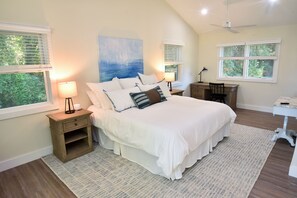 4 多间卧室、办公桌、熨斗/熨衣板、旅行婴儿床