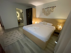 Artículos del minibar gratis y caja de seguridad en la habitación 