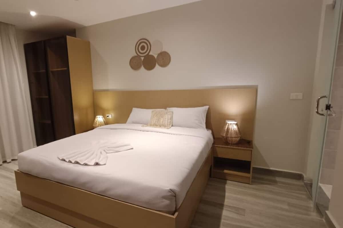 Deluxe King Room With Pyramids View