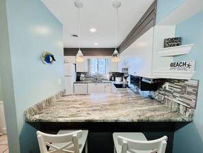 Frigorifero, microonde, lavastoviglie, macchina per tè/caffè