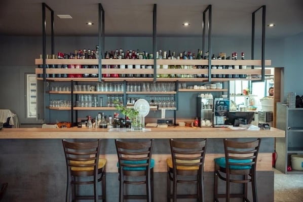 Bar (in der Unterkunft)