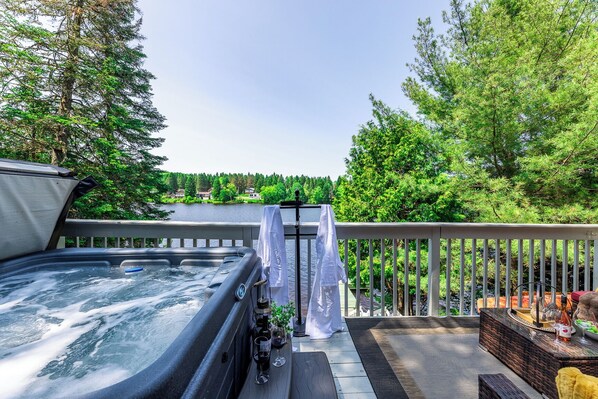 Outdoor spa tub - Hôtel à la maison - Fruit de la passion (Saint-Zénon)