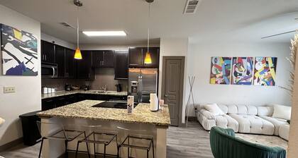 Stylish 1br with nice decor