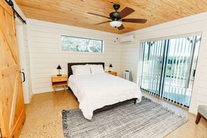 3 bedrooms, desk, iron/ironing board, WiFi