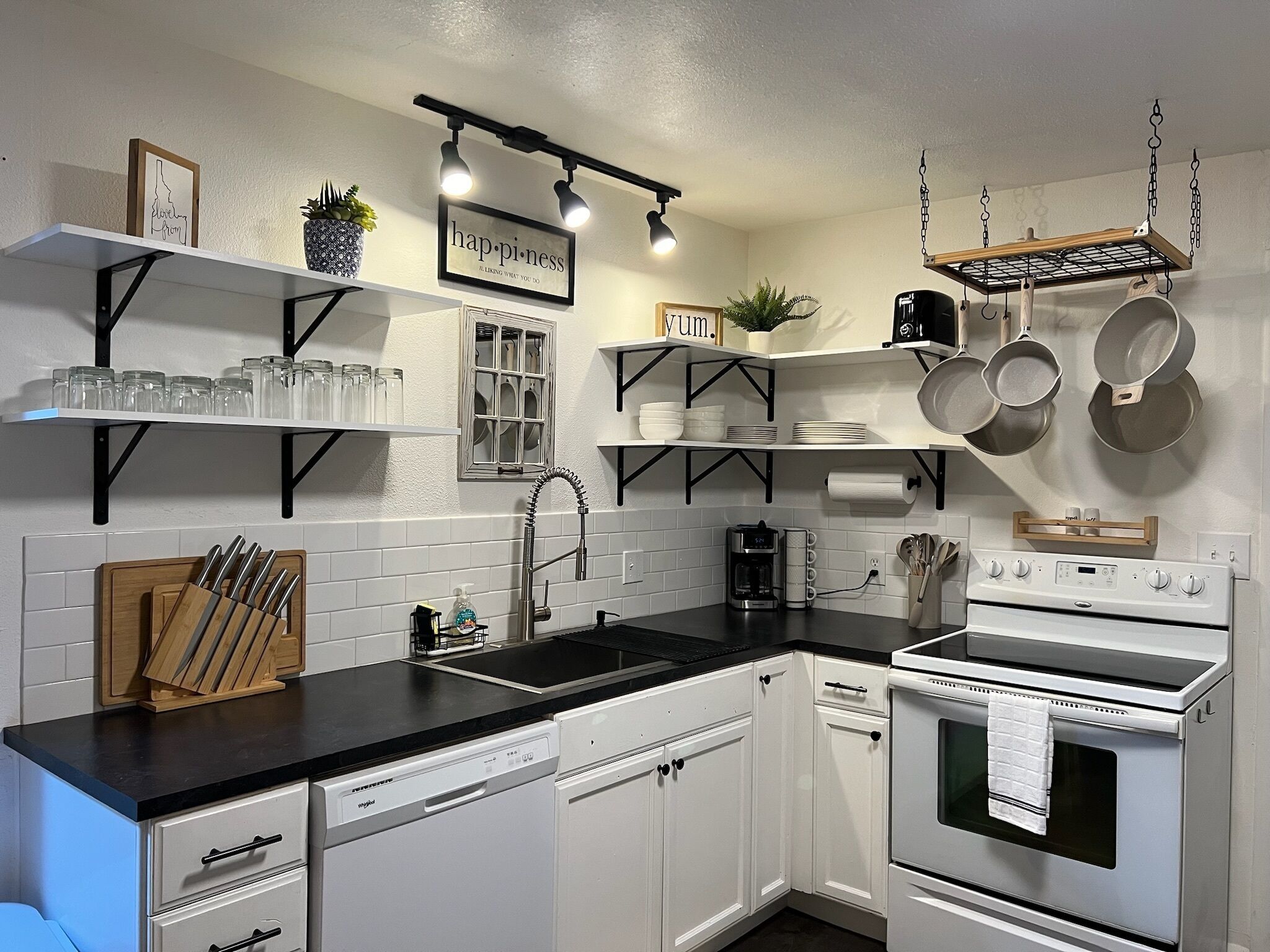 ثلاجة، ميكروويف، فرن، موقد طهي مسطح