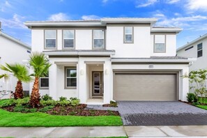 Exterior - Gorgeous 10-bedroom 8-bath Pool Home Located in popular Sonoma Resort (Kissimmee)