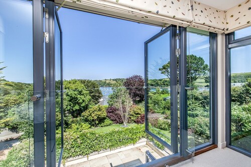 Moonfleet -  a holiday home that sleeps 8 guests  in 4 bedrooms