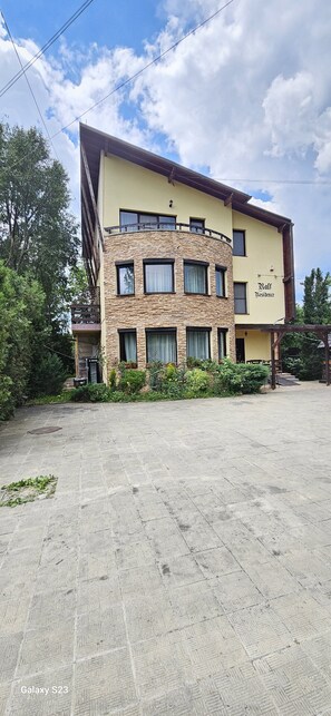 Exterior - VILA RALF (Cornu)