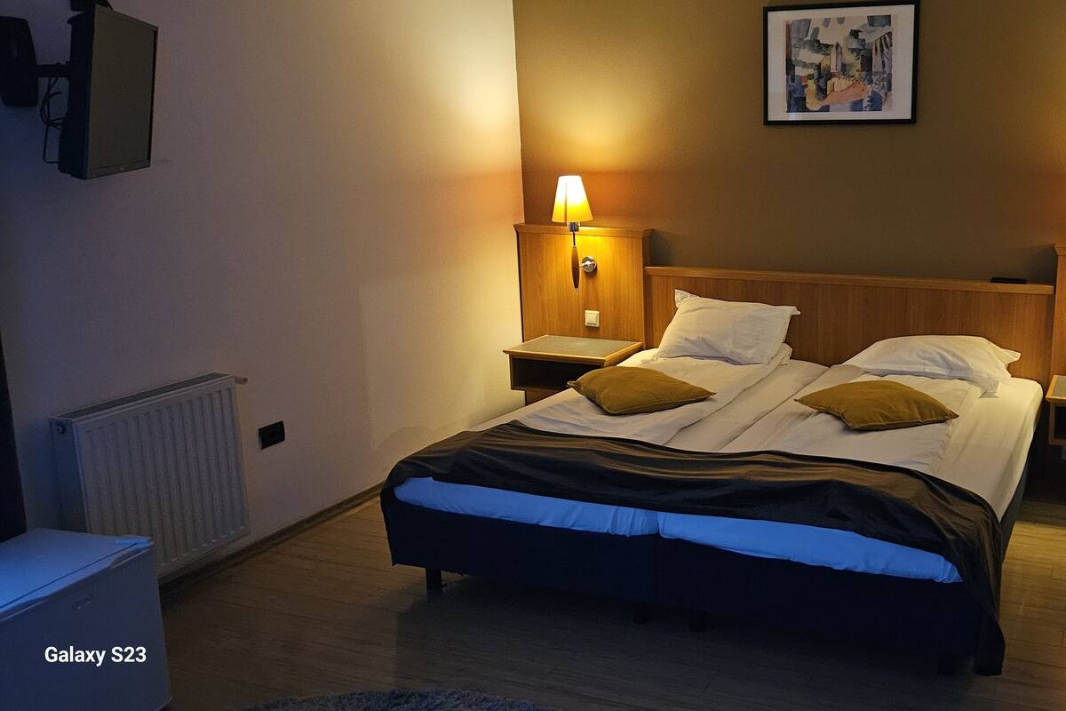 8 habitaciones y wifi gratis