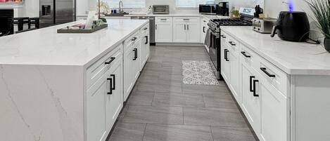 KĂŒhlschrank, Mikrowelle, Ofen, Herdplatte