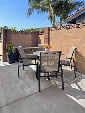 تناول الطعام بالخارج