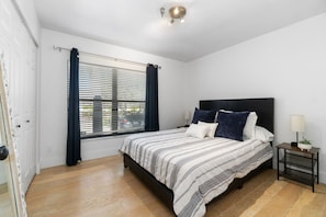 3 bedrooms, iron/ironing board, WiFi, bed sheets - Paradise on the Bay! (Naples)