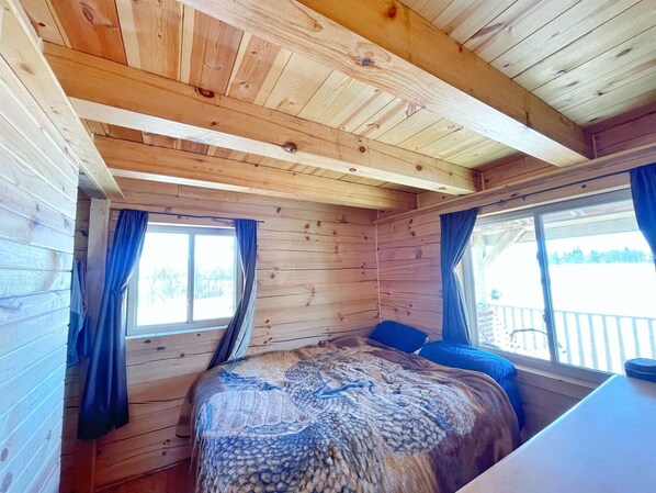 1 bedroom, WiFi - Cozy getaway cabin with Amazing Panoramic views! (Waukon)