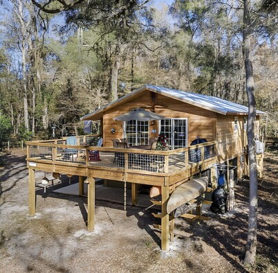 The Confluence Cabin: Free tubing, paddle boarding + kayaking on the Ichetucknee
