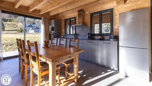 Coffee/tea maker, fridge, microwave, oven - Le Cairn - Chambon SUR LAC (CHAMBON SUR LAC)