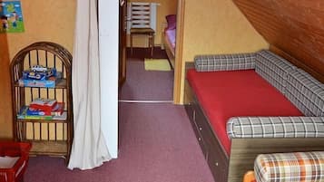 5 makuuhuonetta, silitysrauta/-lauta, vauvan matkasänky, Wi-Fi