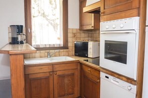 Kühlschrank, Mikrowelle, Ofen, Geschirrspüler