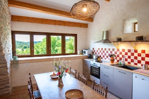 Kühlschrank, Mikrowelle, Ofen, Geschirrspüler