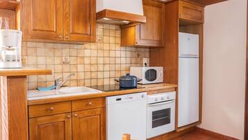 Refrigerador, microondas, horno y lavavajillas