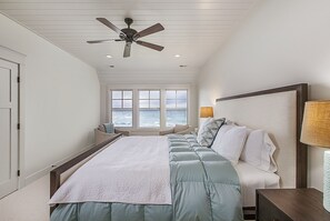 6 Schlafzimmer, Schreibtisch, Bügeleisen/Bügelbrett, WLAN