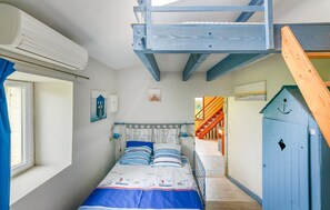 2 habitaciones, tabla de planchar con plancha y cuna de viaje 