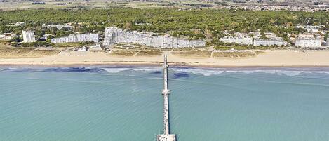 Una spiaggia nelle vicinanze