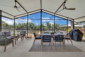 Dining - Gorgeous St. Johns River home 3bdrm/2 bth (Osteen)