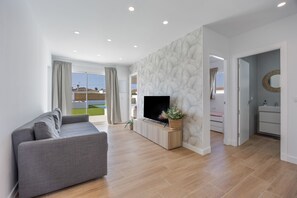 TV - Villa 'Rocío' with Private Pool, Wi-Fi, and Air Conditioning (Chiclana de la frontera)