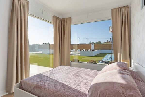 4 bedrooms, free WiFi, bed sheets