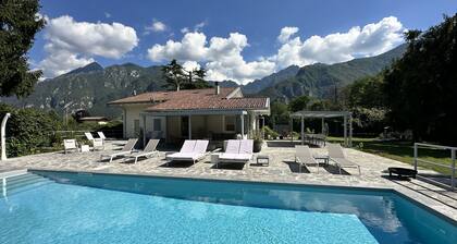 Villa 'Romantica Lake Idro' with Private Pool, Wi-Fi and Air Conditioning