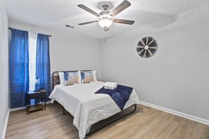 4 bedrooms, iron/ironing board, WiFi, bed sheets