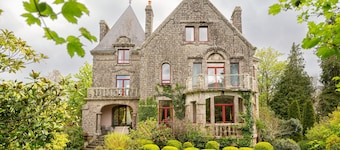 Castle 'Gite La Renardière' with Private Pool, Private Terrace and Wi-Fi
